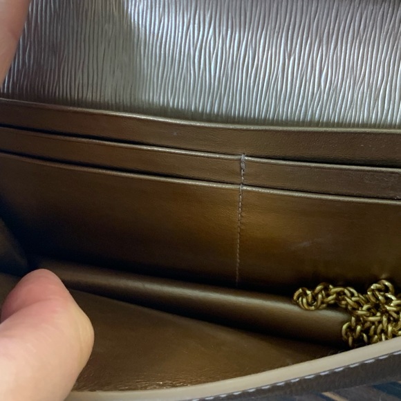 Authentic Prada Crossbody / Wallet on Chain - Picture 9 of 16